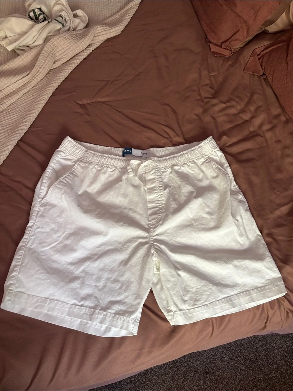 Old Navy White Men’s Drawstring Cotton Hybrid Shorts
